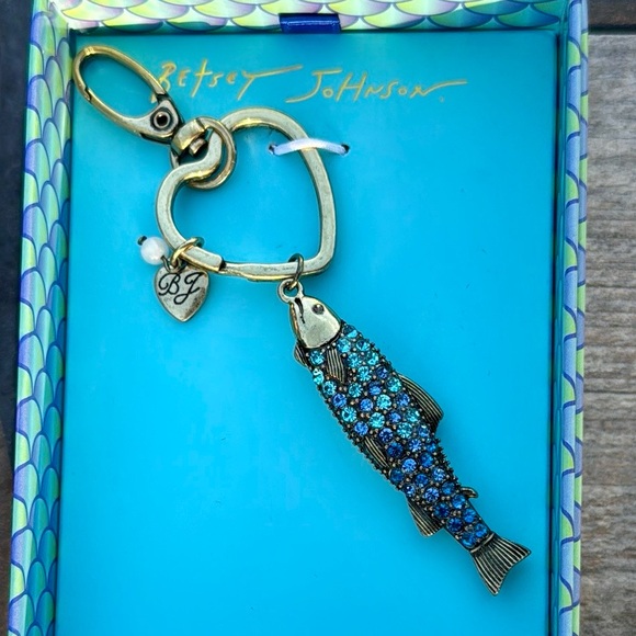 NWT! Betsey Johnson Blue Fish Rhinestone Ocean Keychain - Picture 1 of 9